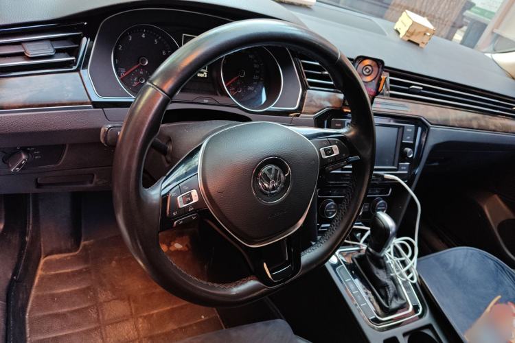 Used Volkswagen Magotan 2017 330TSI DSG Luxury Model Steering Wheel