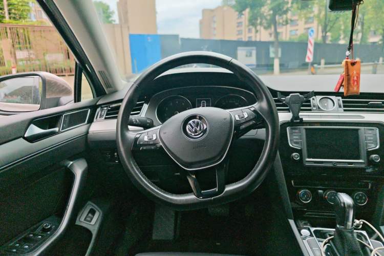 Used Volkswagen Magotan 2017 330TSI DSG Leading Model Steering Wheel