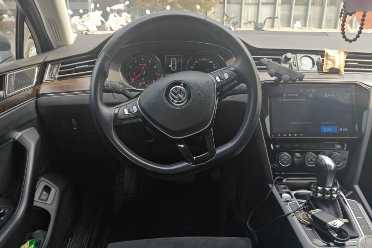 Used Volkswagen Magotan 2017 330TSI DSG Luxury Model Steering Wheel