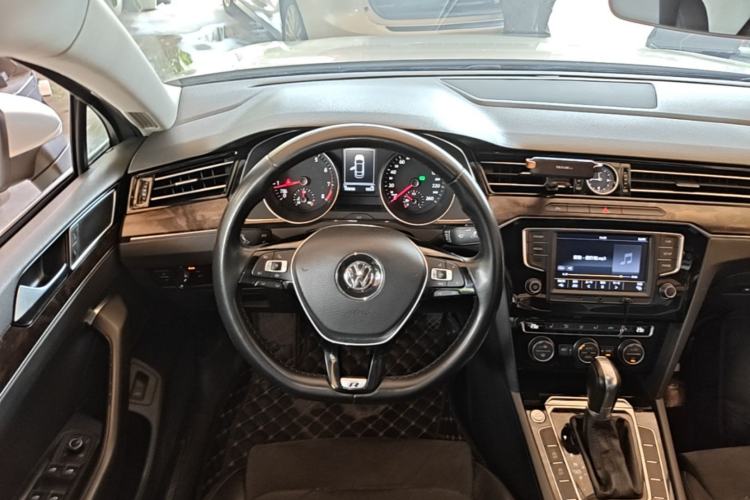 Used Volkswagen Magotan 2017 330TSI DSG Luxury Model Steering Wheel