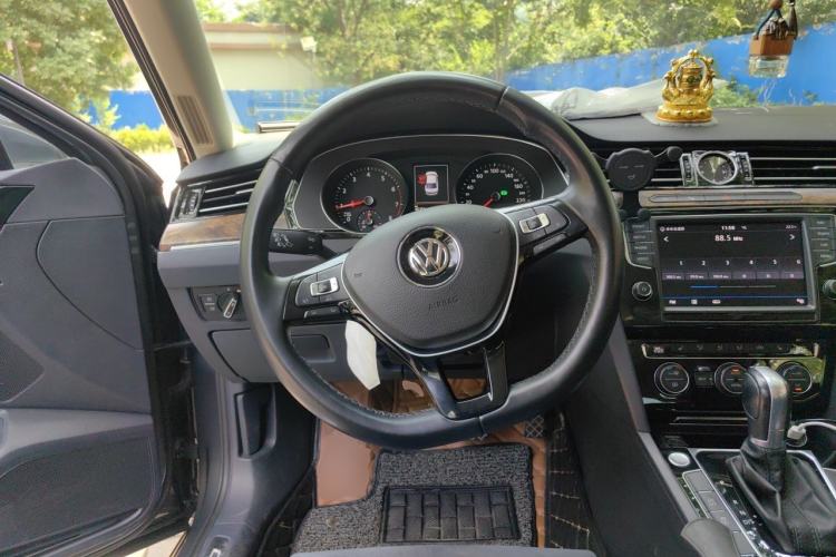 Used Volkswagen Magotan 2017 380TSI DSG Prestige Edition Steering Wheel