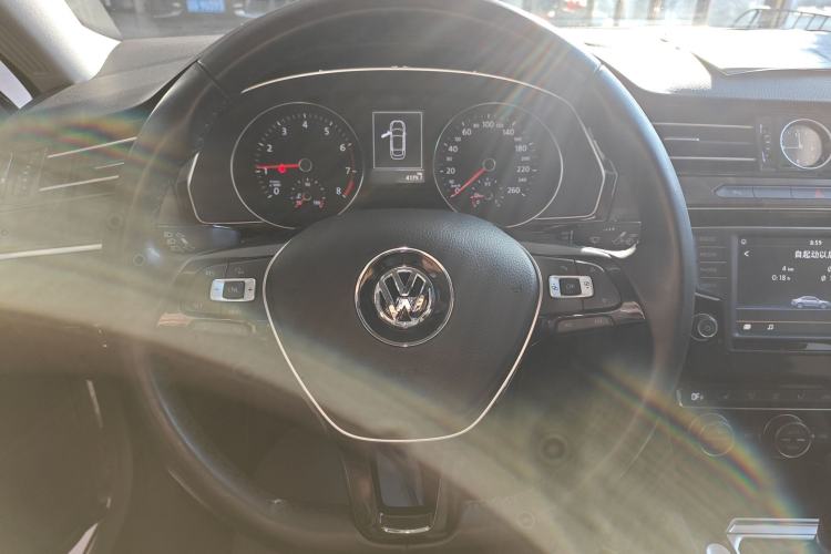 Used Volkswagen Magotan 2017 330TSI DSG Luxury Model Steering Wheel