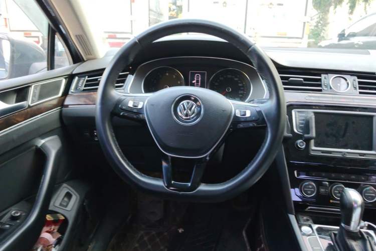 Used Volkswagen Magotan 2017 330TSI DSG Luxury Model Steering Wheel