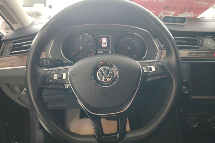 Used Volkswagen Magotan 2017 380TSI DSG Prestige Edition Steering Wheel