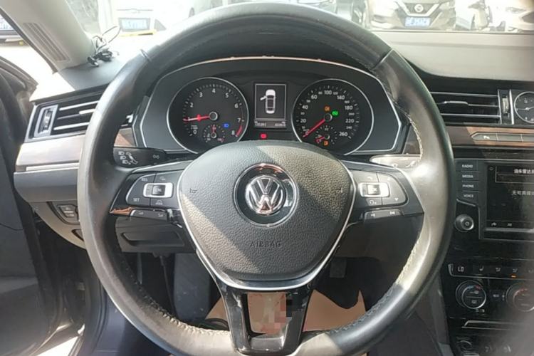 Used Volkswagen Magotan 2017 380TSI DSG Luxury Model Steering Wheel