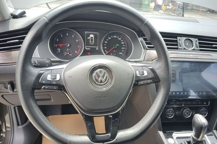Used Volkswagen Magotan 2017 330TSI DSG Luxury Model Steering Wheel