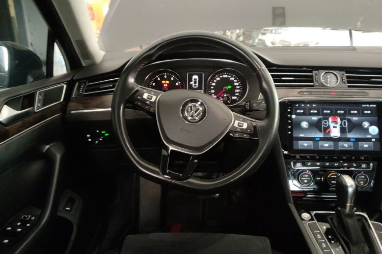 Used Volkswagen Magotan 2017 330TSI DSG Luxury Model Steering Wheel