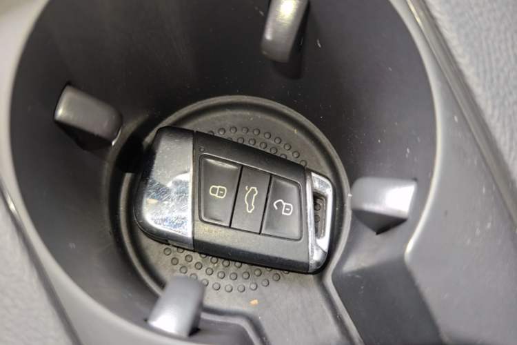 Used Volkswagen Magotan 2017 330TSI DSG Luxury Model Vehicle Key
