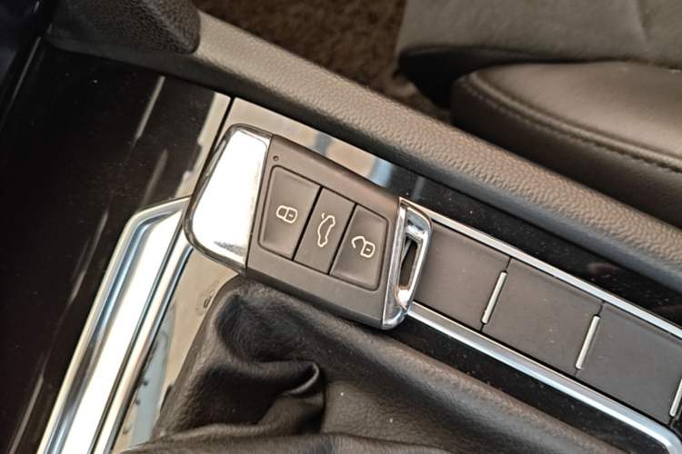 Used Volkswagen Magotan 2017 330TSI DSG Luxury Model Vehicle Key