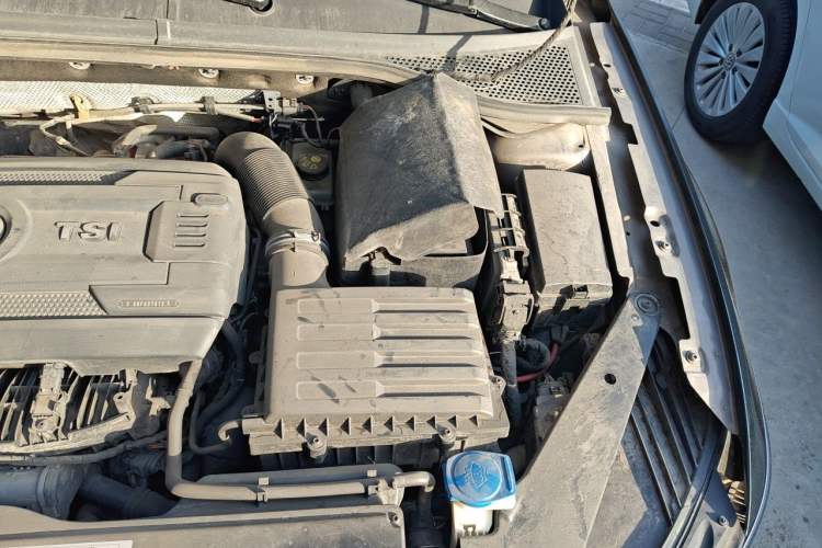 Used Volkswagen Magotan 2017 330TSI DSG Luxury Model Engine Bay Left