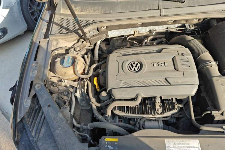 Used Volkswagen Magotan 2017 330TSI DSG Luxury Model Engine Bay Right