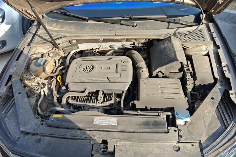 Used Volkswagen Magotan 2017 330TSI DSG Luxury Model Engine Bay