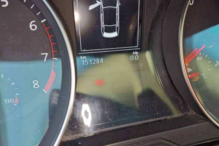 Used Volkswagen Magotan 2017 330TSI DSG Luxury Model Odometer Close Up