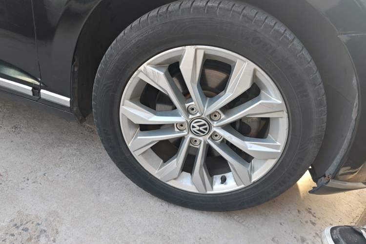 Used Volkswagen Magotan 2017 330TSI DSG Luxury Model Right Front Wheel Hub