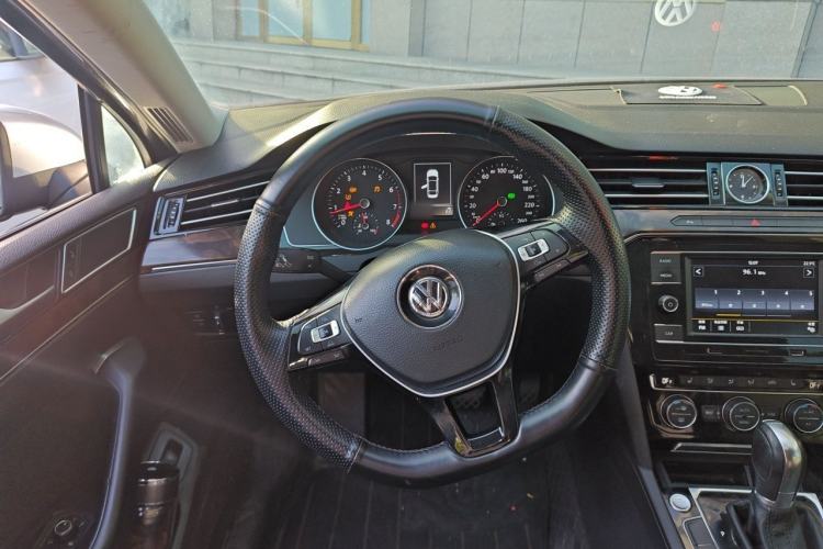 Used Volkswagen Magotan 2017 330TSI DSG Luxury Model Steering Wheel