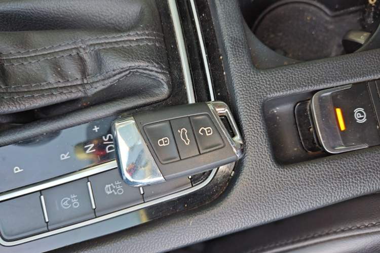 Used Volkswagen Magotan 2017 330TSI DSG Luxury Model Vehicle Key