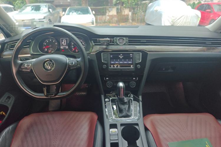 Used Volkswagen Magotan 2017 330TSI DSG Luxury Model Center Console