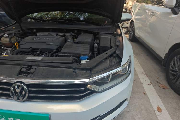 Used Volkswagen Magotan 2017 330TSI DSG Luxury Model Engine Bay Left