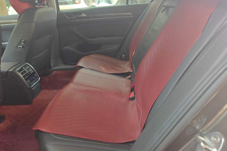 Used Volkswagen Magotan 2017 330TSI DSG Luxury Model Left Rear Seat