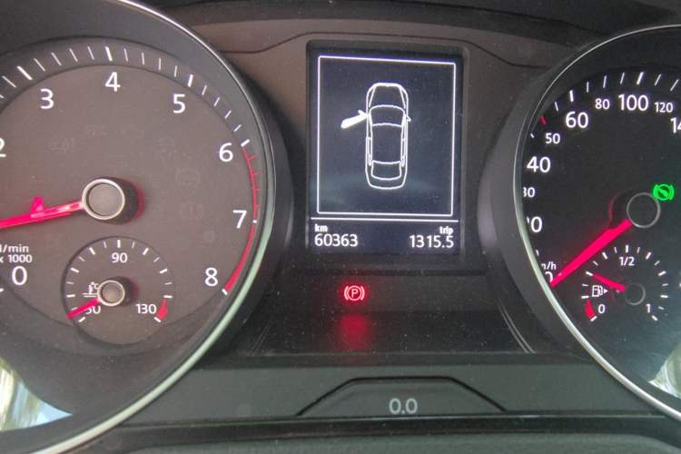Used Volkswagen Magotan 2017 330TSI DSG Luxury Model Odometer Close Up