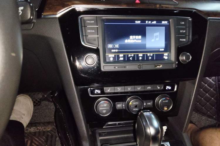 Used Volkswagen Magotan 2017 330TSI DSG Luxury Model Audio And AC Panel