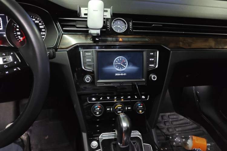 Used Volkswagen Magotan 2017 330TSI DSG Luxury Model Audio And AC Panel