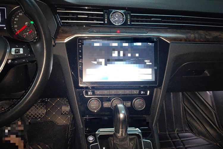 Used Volkswagen Magotan 2017 330TSI DSG Luxury Model Audio And AC Panel