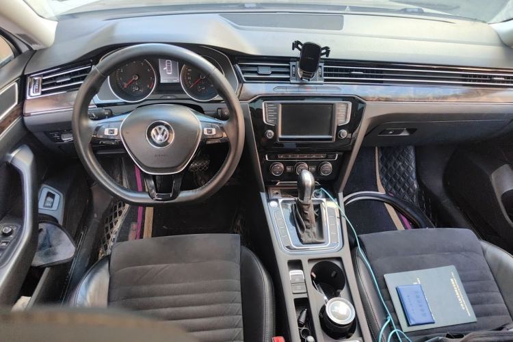 Used Volkswagen Magotan 2017 380TSI DSG Luxury Model Center Console