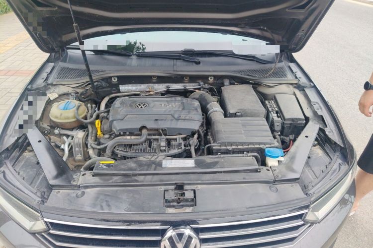 Used Volkswagen Magotan 2017 330TSI DSG Leading Model Engine Bay