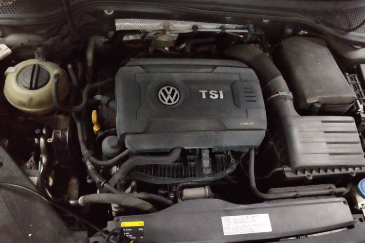 Used Volkswagen Magotan 2017 330TSI DSG Luxury Model Engine Bay