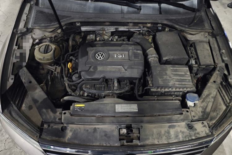 Used Volkswagen Magotan 2017 330TSI DSG Luxury Model Engine Bay