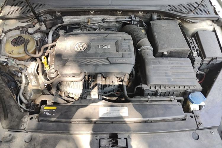 Used Volkswagen Magotan 2017 330TSI DSG Leading Model Engine Bay