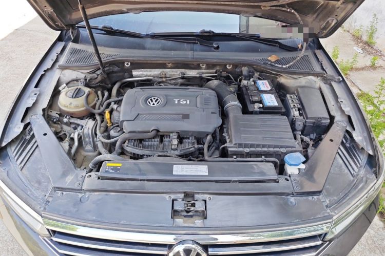 Used Volkswagen Magotan 2017 330TSI DSG Luxury Model Engine Bay