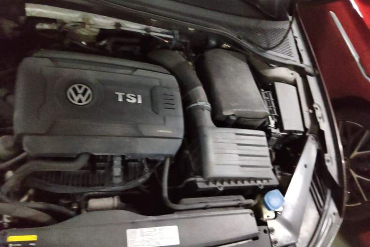 Used Volkswagen Magotan 2017 330TSI DSG Luxury Model Engine Bay Left