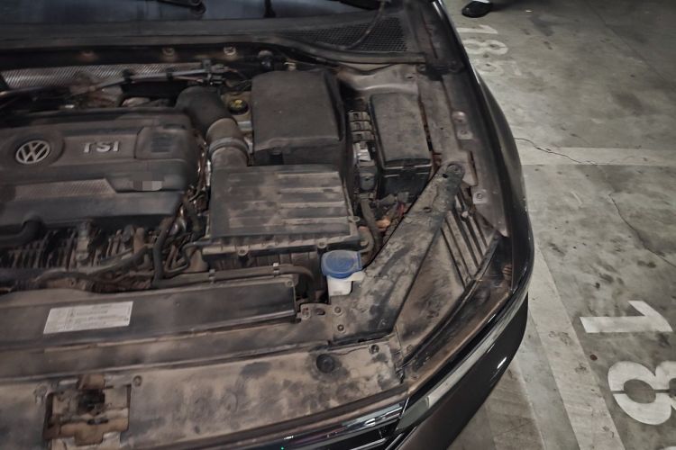 Used Volkswagen Magotan 2017 330TSI DSG Luxury Model Engine Bay Left