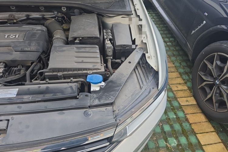 Used Volkswagen Magotan 2017 330TSI DSG Luxury Model Engine Bay Left