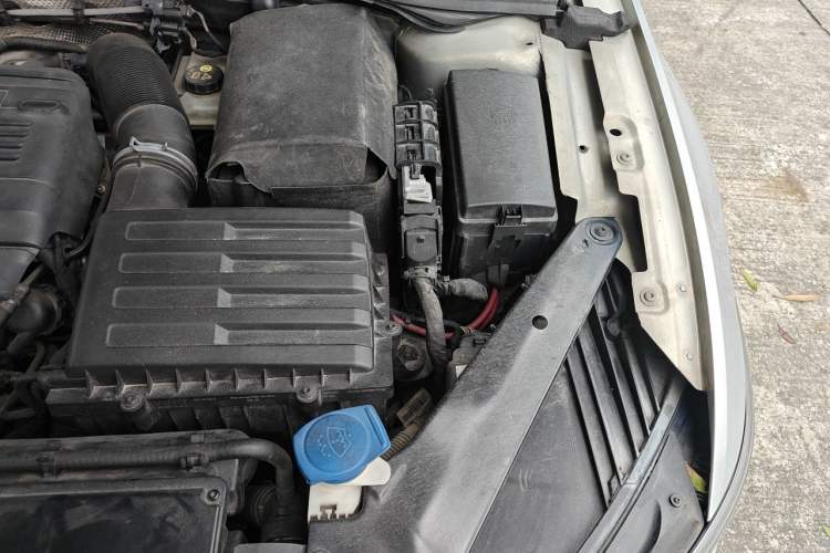 Used Volkswagen Magotan 2017 330TSI DSG Luxury Model Engine Bay Left