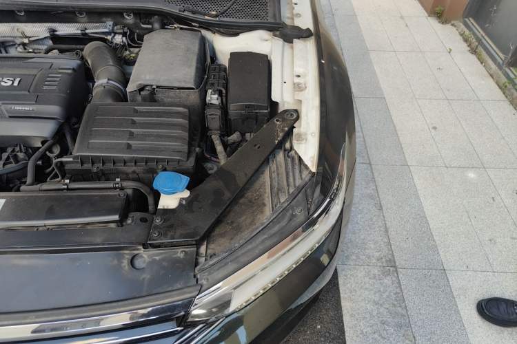 Used Volkswagen Magotan 2017 380TSI DSG Luxury Model Engine Bay Left