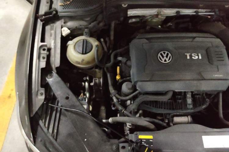 Used Volkswagen Magotan 2017 330TSI DSG Luxury Model Engine Bay Right