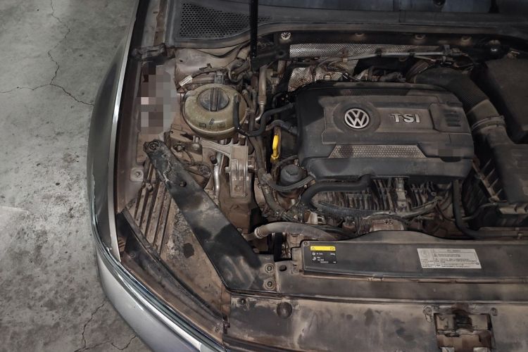Used Volkswagen Magotan 2017 330TSI DSG Luxury Model Engine Bay Right