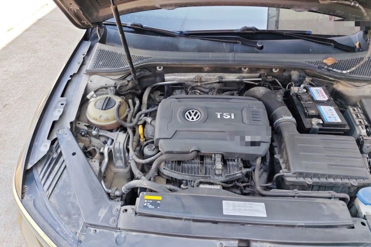 Used Volkswagen Magotan 2017 330TSI DSG Luxury Model Engine Bay Right