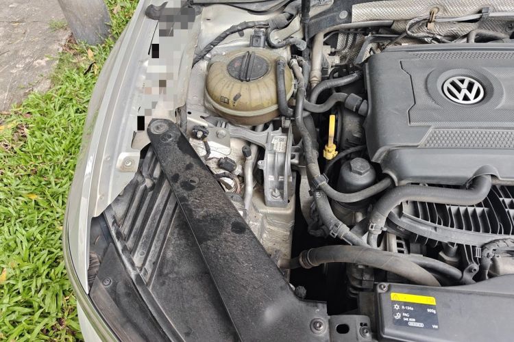 Used Volkswagen Magotan 2017 330TSI DSG Luxury Model Engine Bay Right