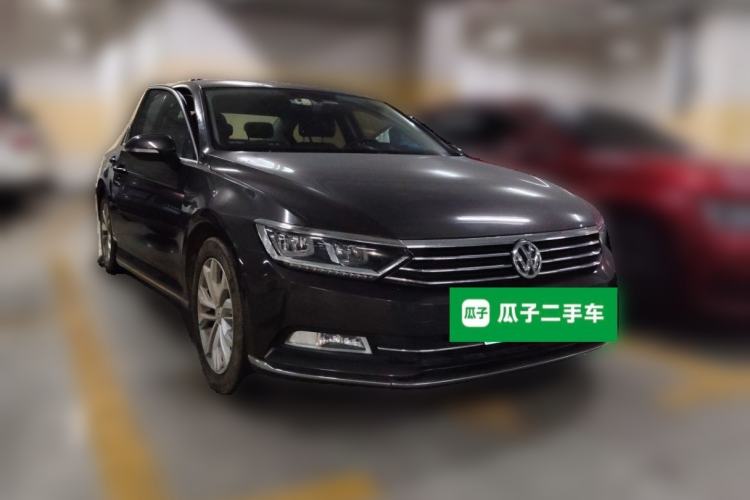 Used Volkswagen Magotan 2017 330TSI DSG Luxury Model Front Right 45 Deg