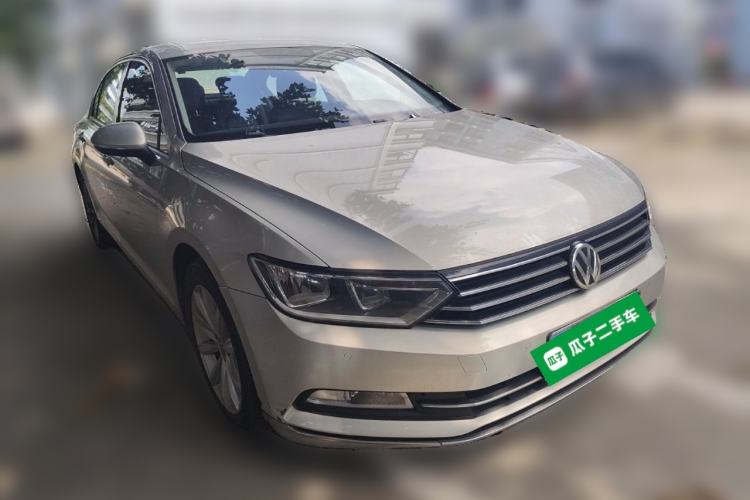 Used Volkswagen Magotan 2017 330TSI DSG Leading Model Front Right 45 Deg