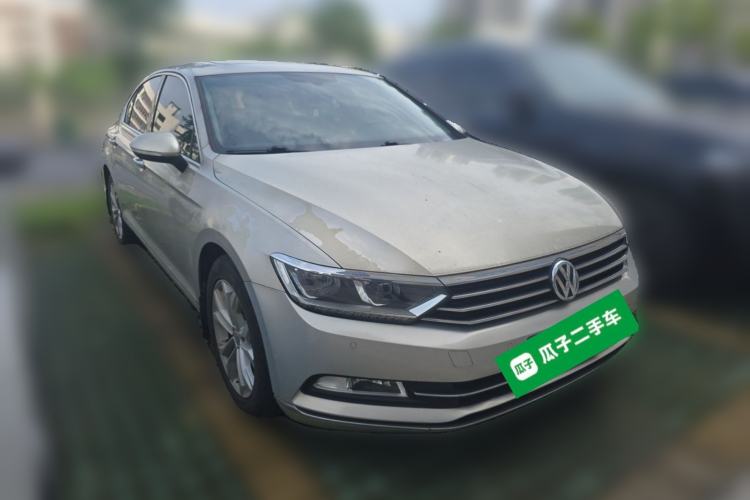 Used Volkswagen Magotan 2017 330TSI DSG Luxury Model Front Right 45 Deg