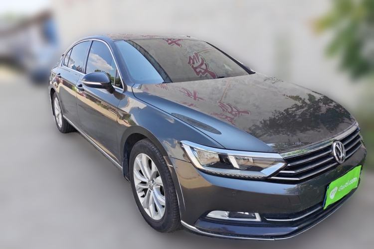 Used Volkswagen Magotan 2017 330TSI DSG Luxury Model Front Right 45 Deg