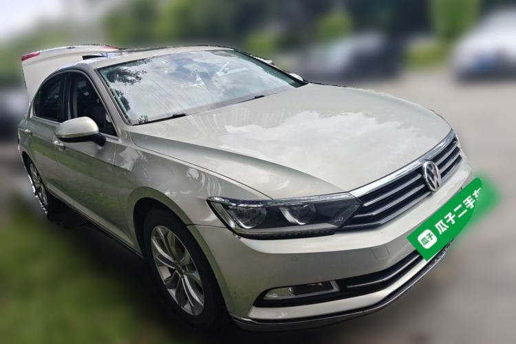 Used Volkswagen Magotan 2017 330TSI DSG Luxury Model Front Right 45 Deg