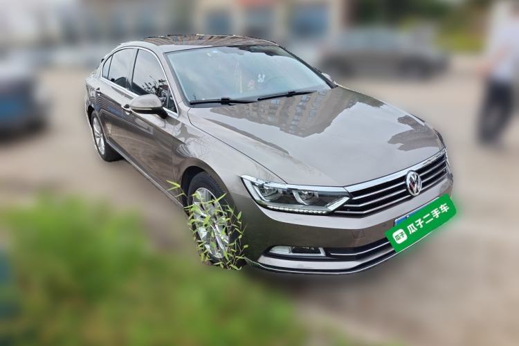 Used Volkswagen Magotan 2017 330TSI DSG Luxury Model Front Right 45 Deg
