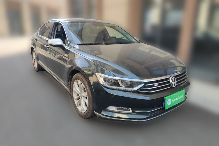 Used Volkswagen Magotan 2017 380TSI DSG Luxury Model Front Right 45 Deg