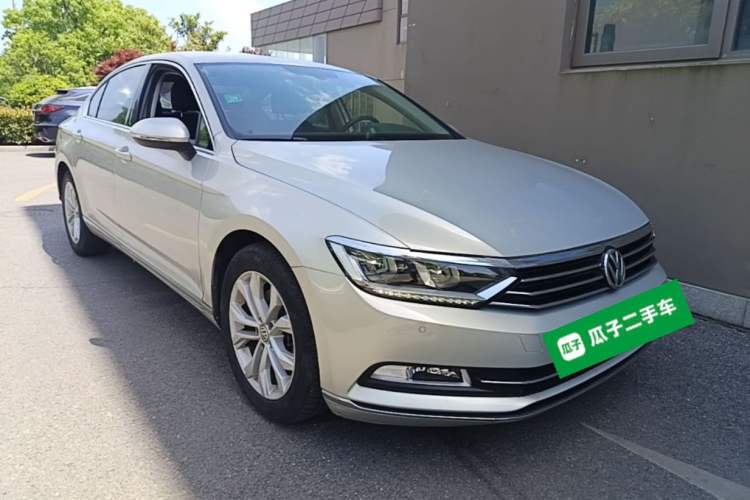 Used Volkswagen Magotan 2017 330TSI DSG Luxury Model Front Right 45 Deg